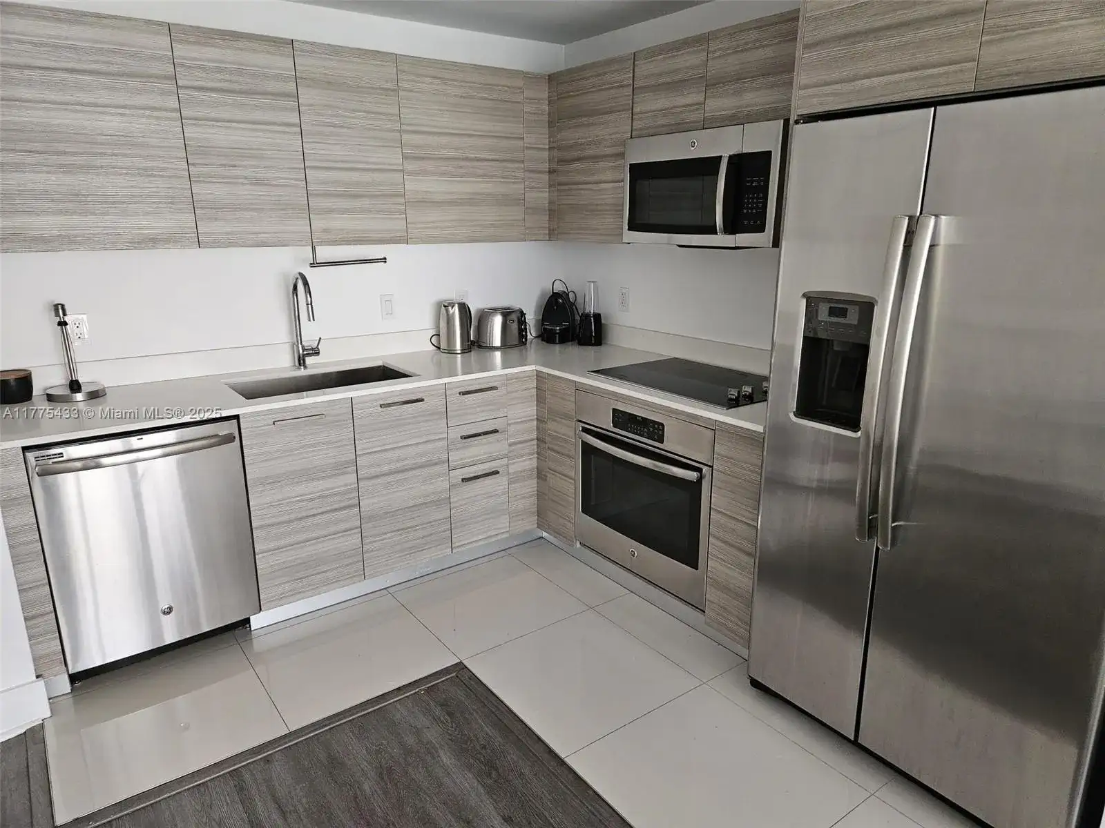 121 NE 34 ST # 2511, Miami FL 33137 photo 2
