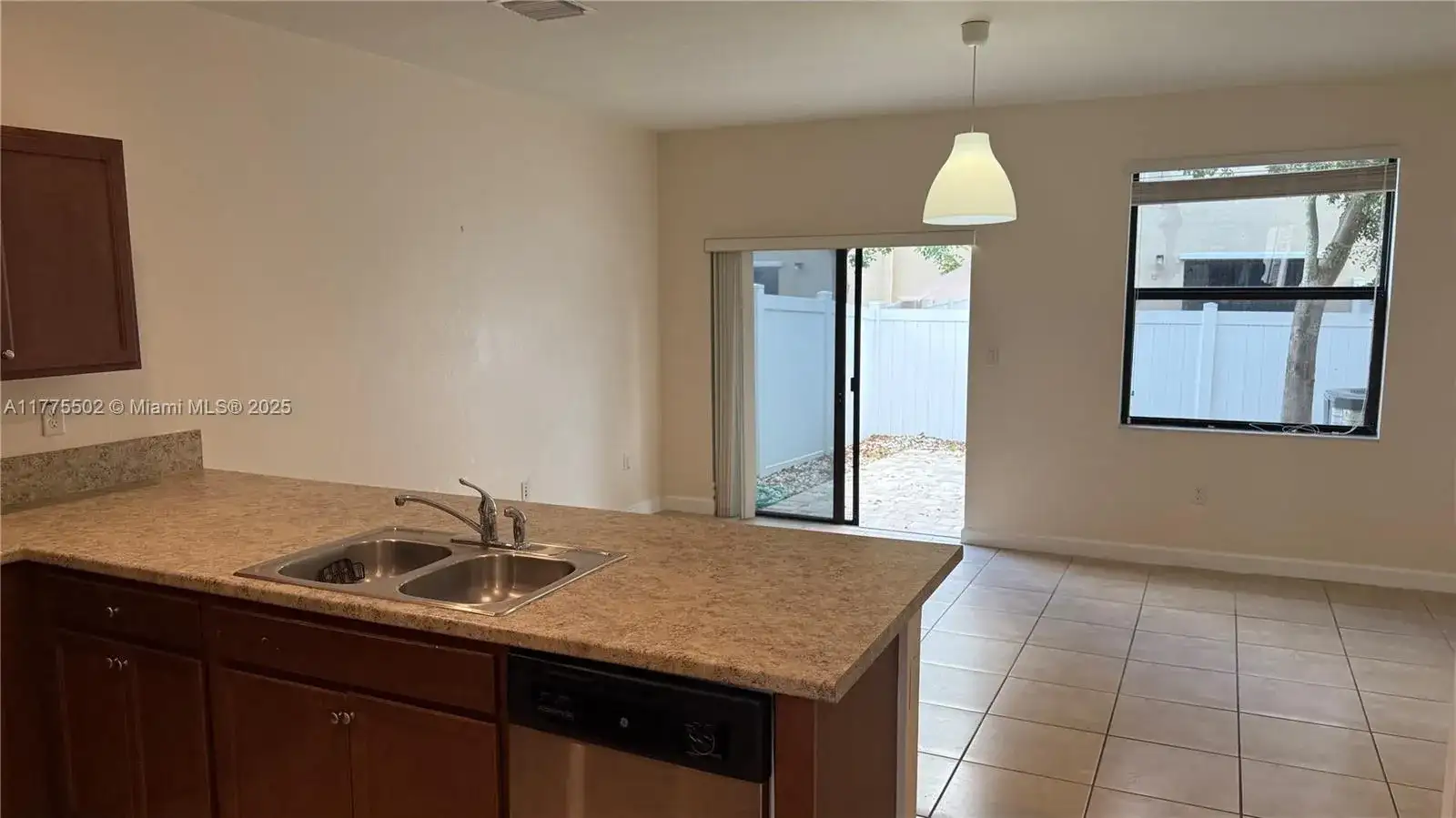 9213 W 33rd Way, Hialeah FL 33018 photo 4
