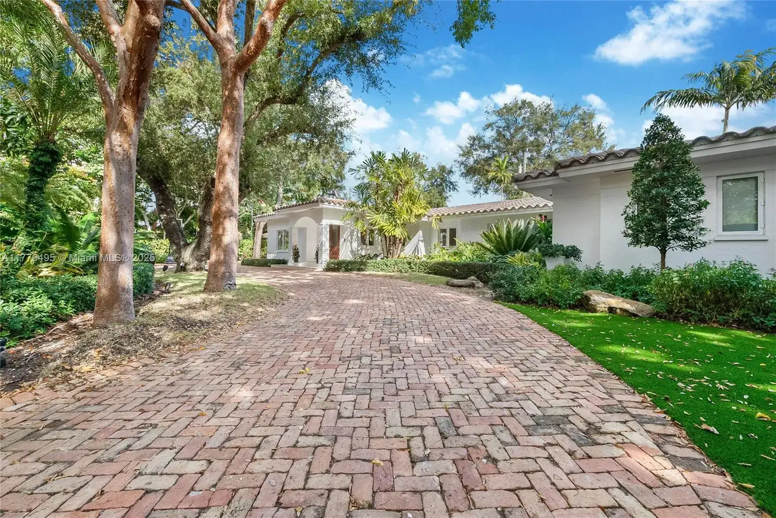 6925 Tordera St, Coral Gables FL 33146 photo 2