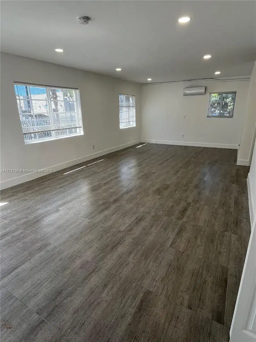 7116 Bay Dr # 6, Miami Beach FL 33141 photo 2