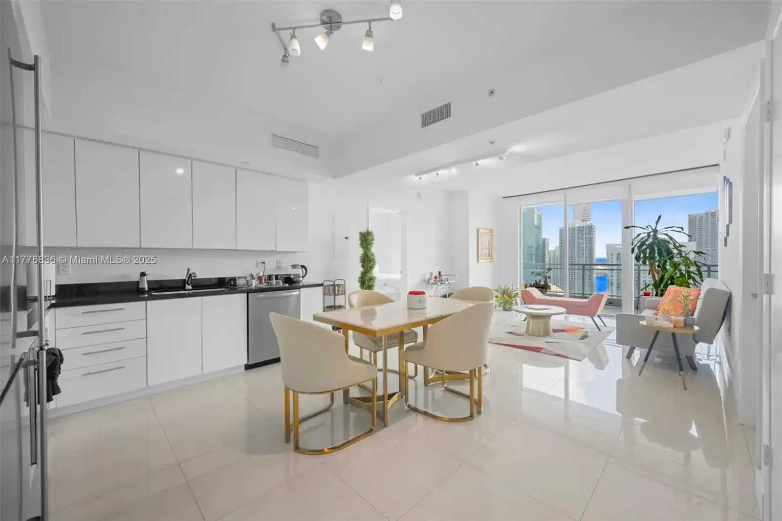 92 SW 3rd St # 4212, Miami FL 33130 photo 3