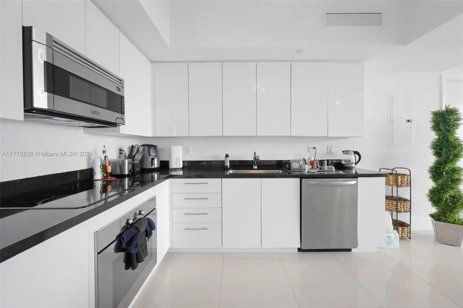 92 SW 3rd St # 4212, Miami FL 33130 photo 4