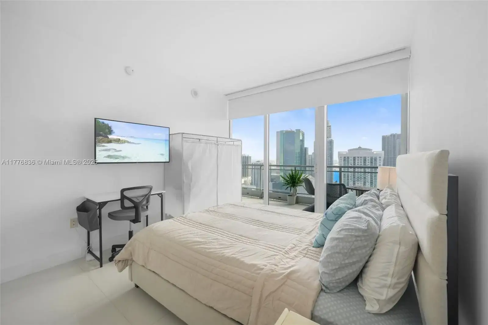 92 SW 3rd St # 4212, Miami FL 33130 photo 5