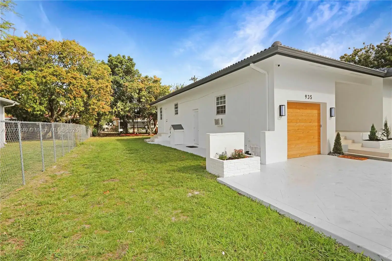 935 NE 136th St, North Miami FL 33161 photo 3
