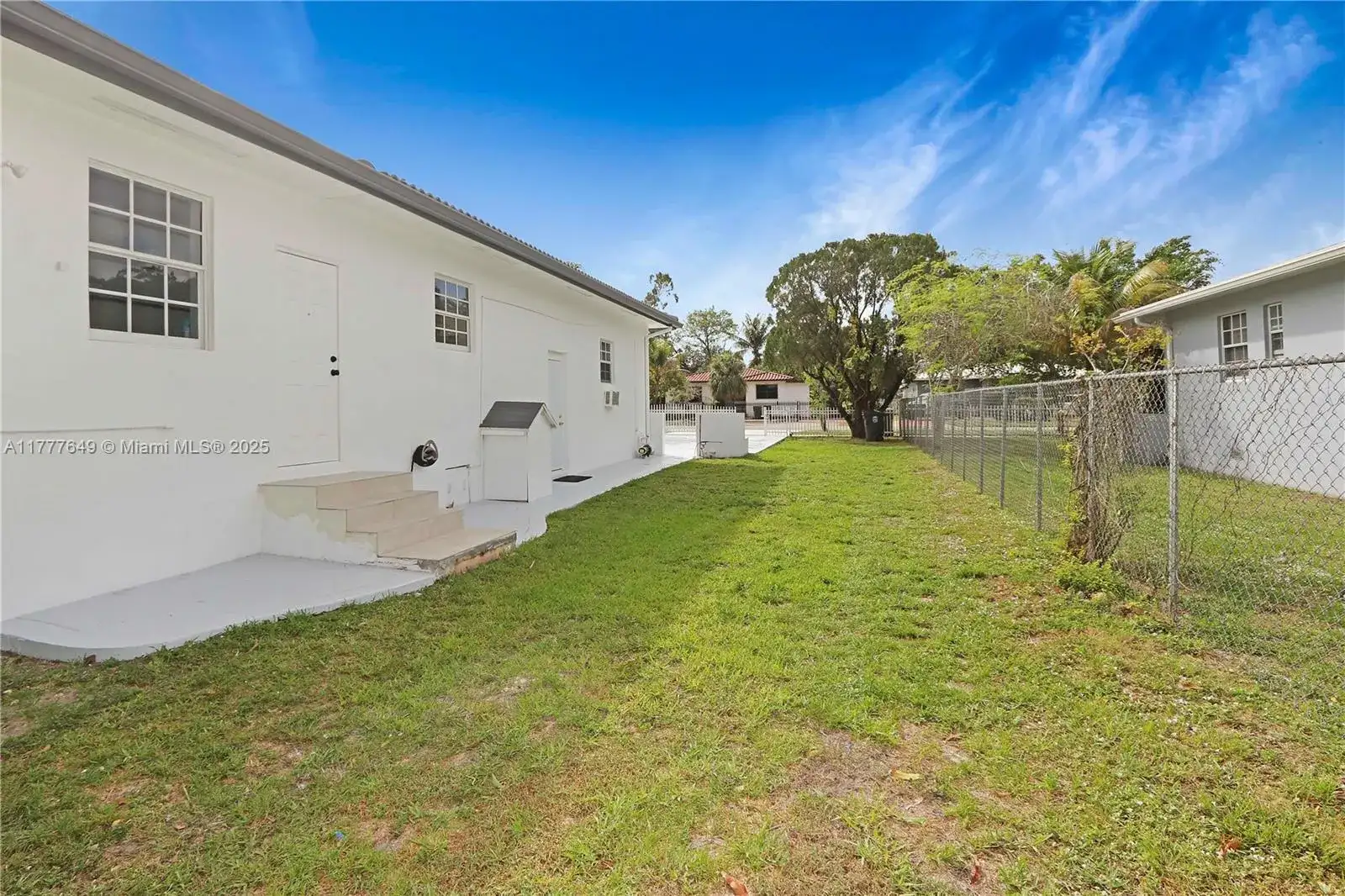 935 NE 136th St, North Miami FL 33161 photo 4
