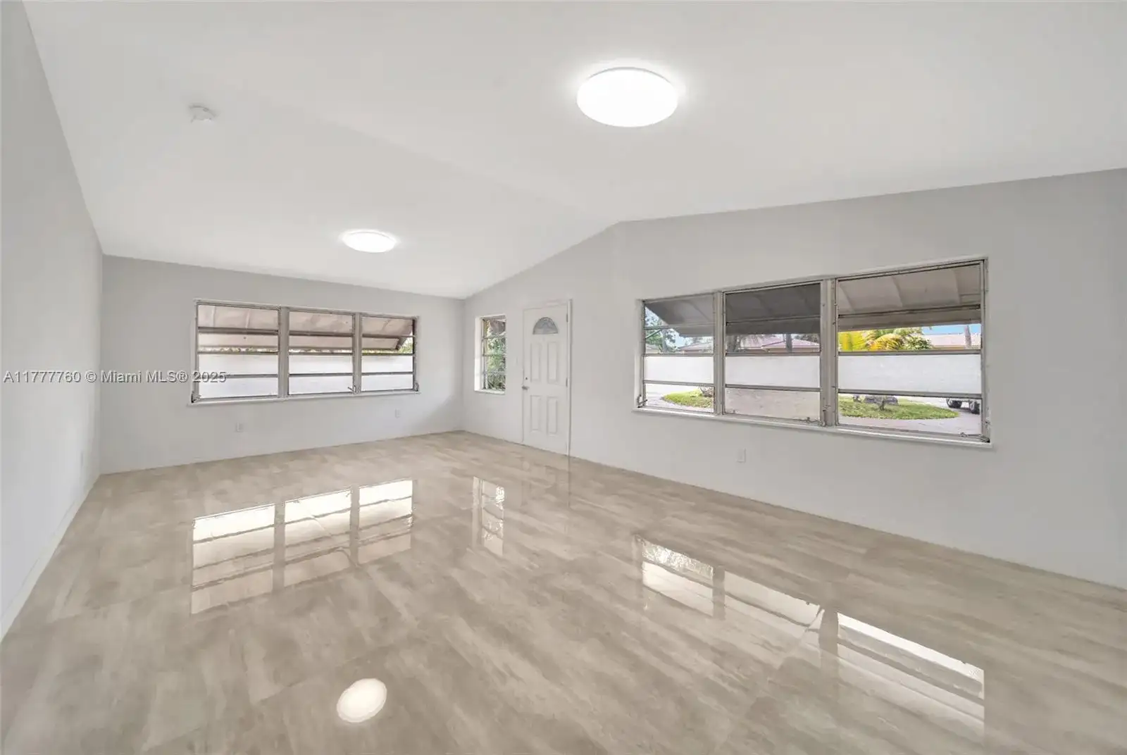 1677 NE 178th St, North Miami Beach FL 33162 photo 3