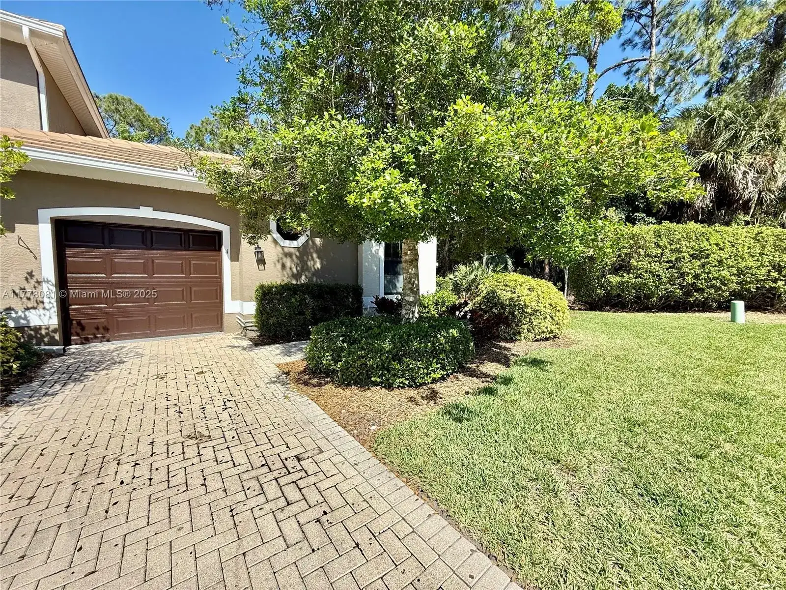 7550 Meadow Lakes Dr # 4704, Naples FL 34104 photo 2