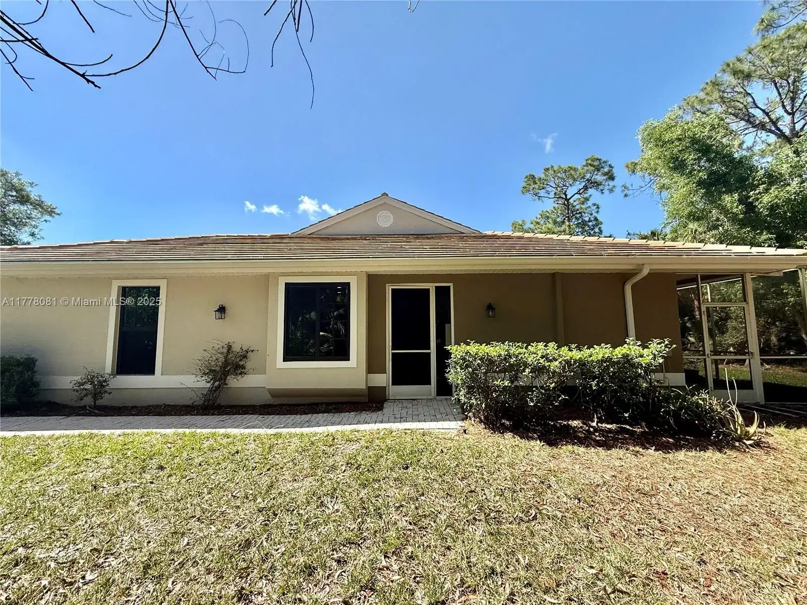7550 Meadow Lakes Dr # 4704, Naples FL 34104 photo 3