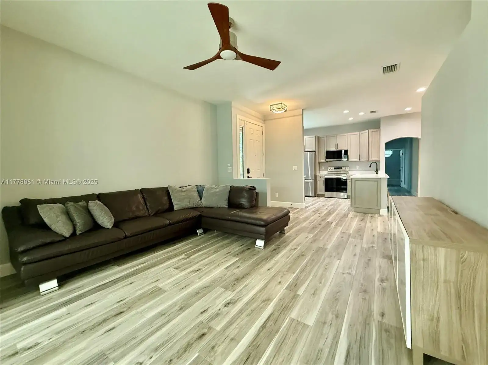7550 Meadow Lakes Dr # 4704, Naples FL 34104 photo 4