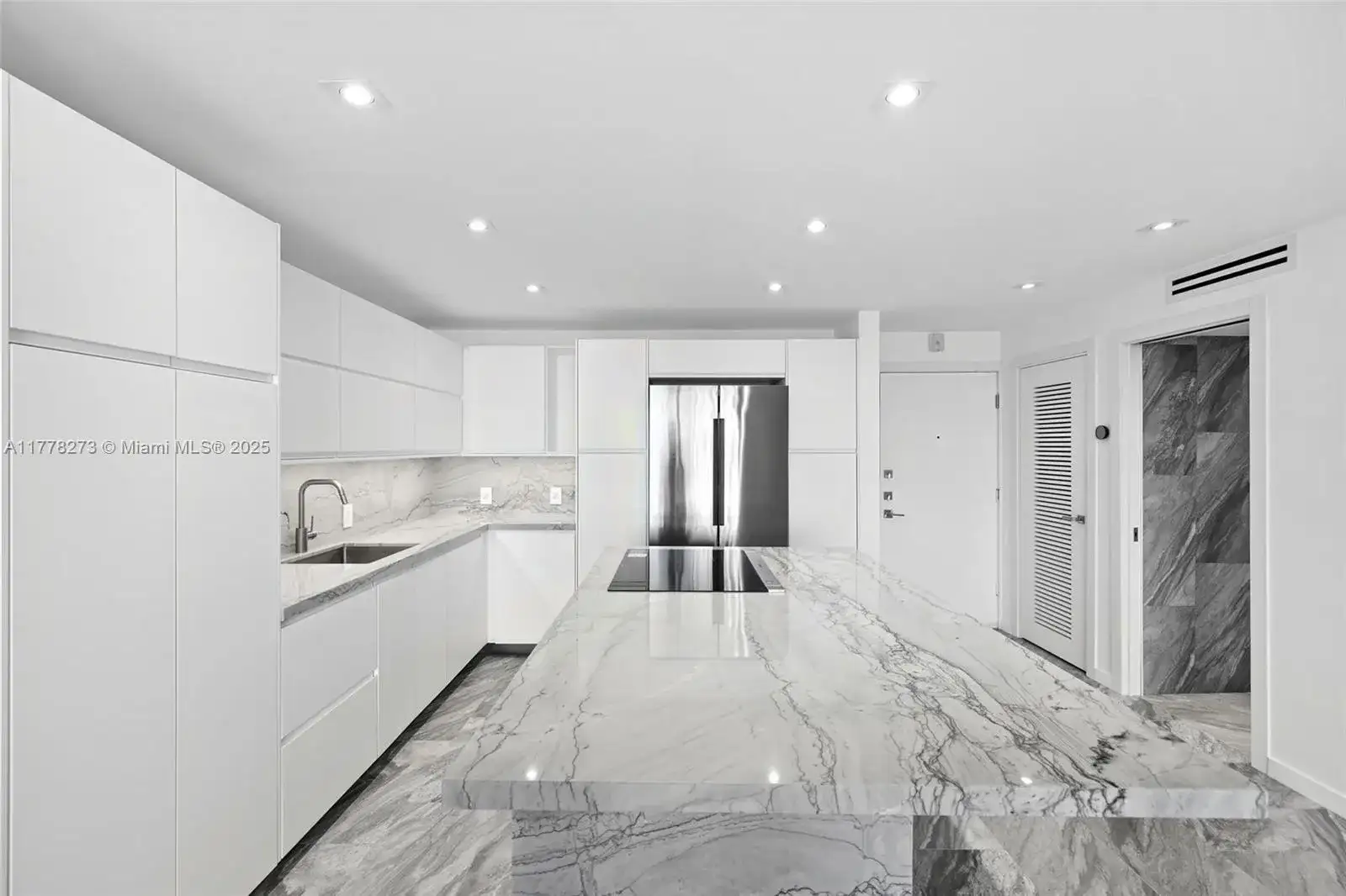 1658 Bay Rd # 504, Miami Beach FL 33139 photo 2