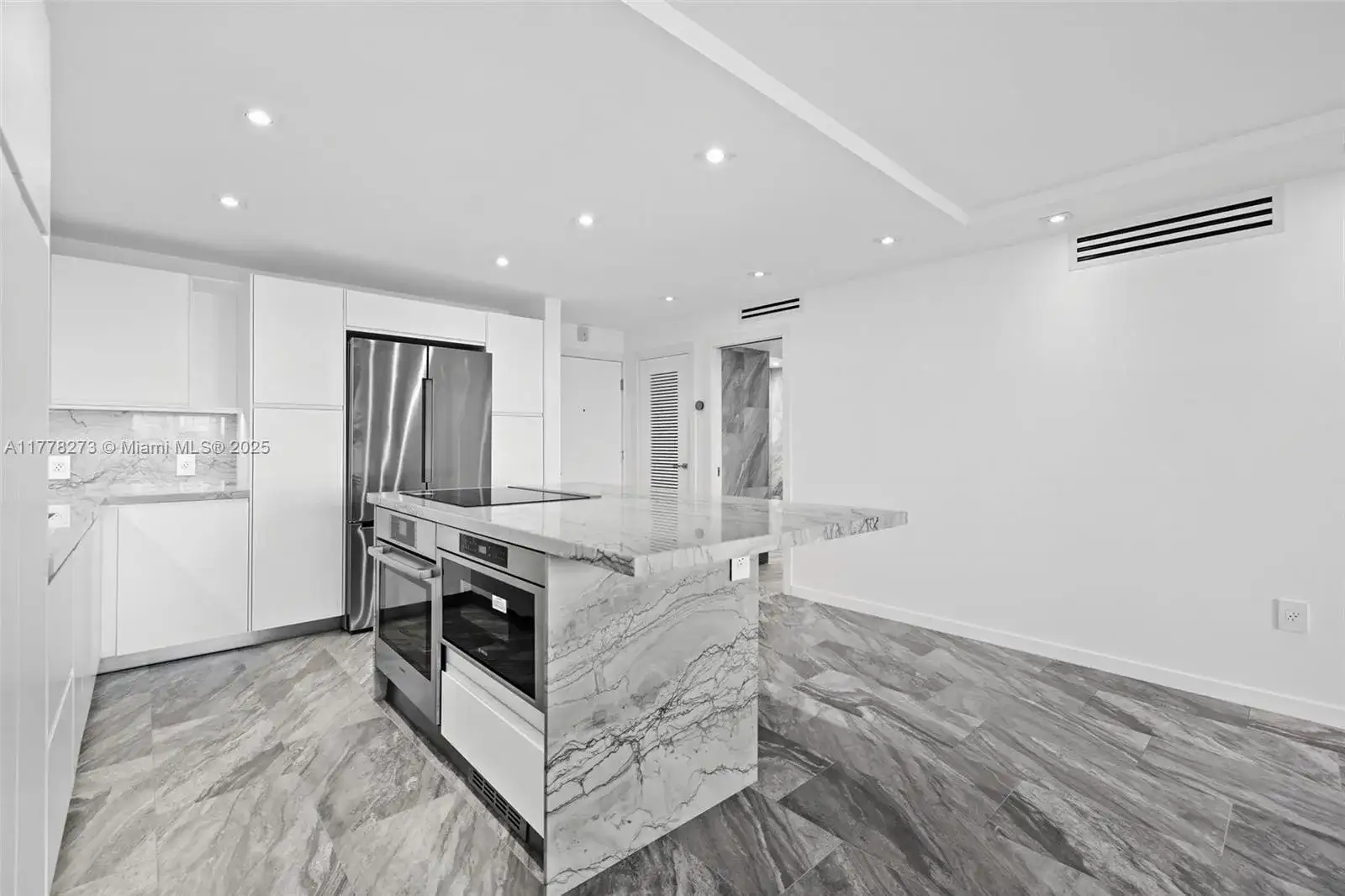 1658 Bay Rd # 504, Miami Beach FL 33139 photo 3