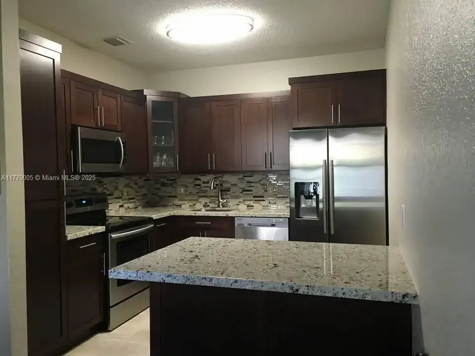 7913 NW 64th St, Medley FL 33166 photo 2