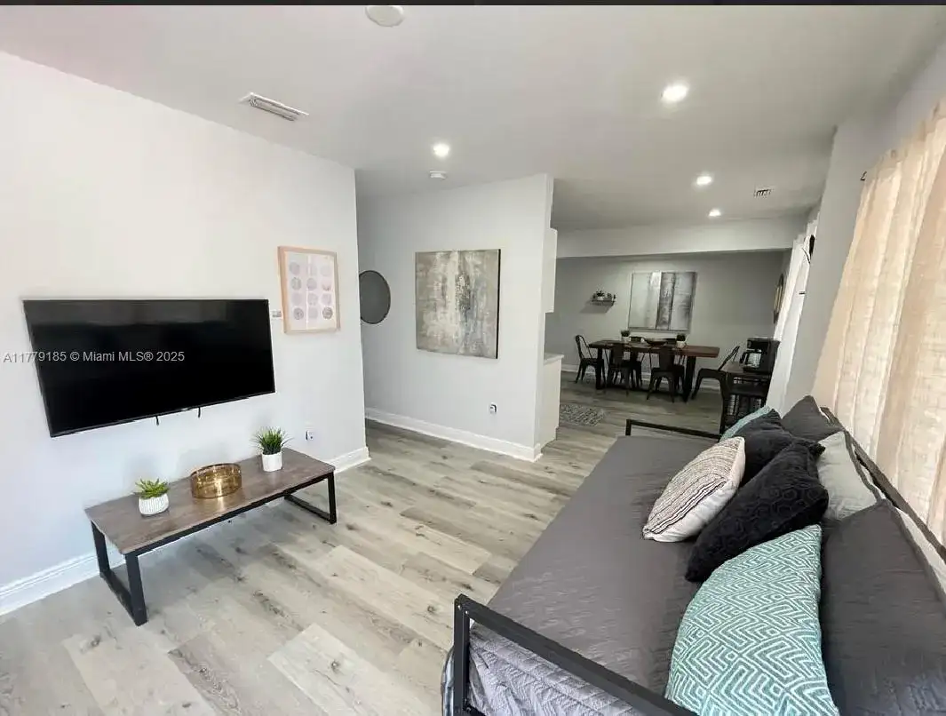 3050 NW 52nd St, Miami FL 33142 photo 3