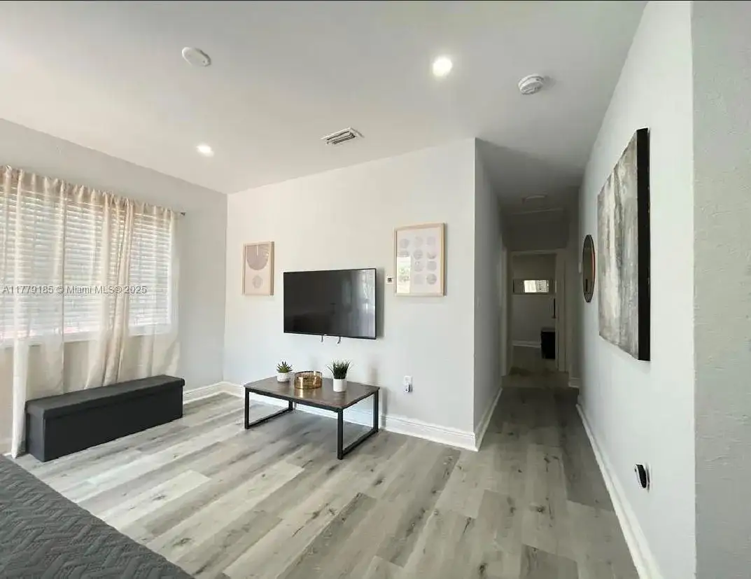 3050 NW 52nd St, Miami FL 33142 photo 4