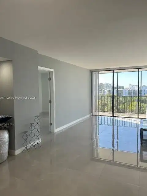 20301 W Country Club Dr # 830, Aventura FL 33180 photo 4