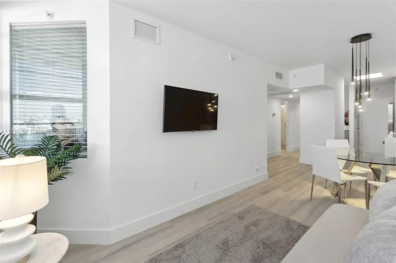 100 Lincoln Rd # 1218, Miami Beach FL 33139 photo 4