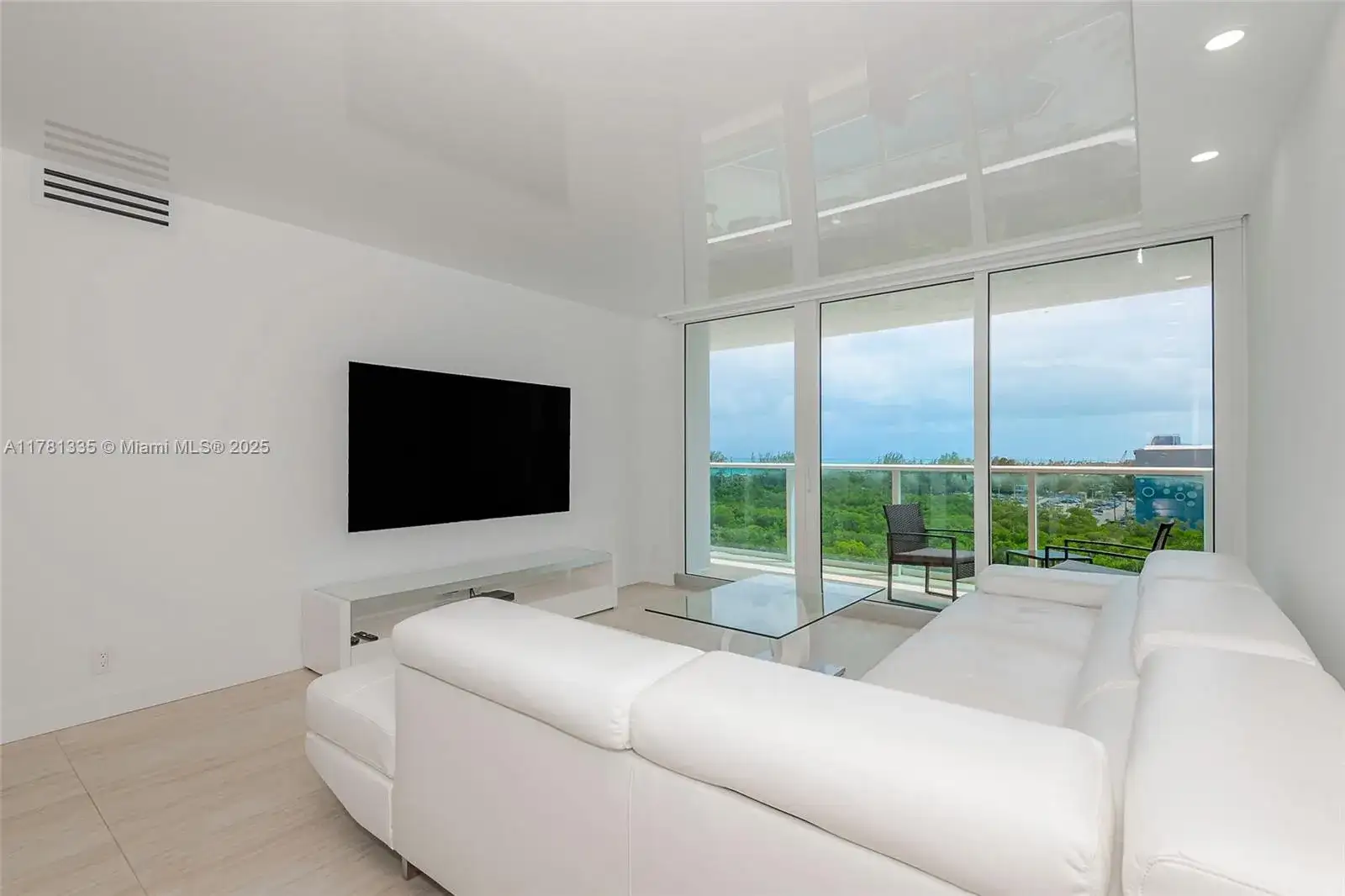100 Bayview Dr # 825, Sunny Isles Beach FL 33160 photo 3