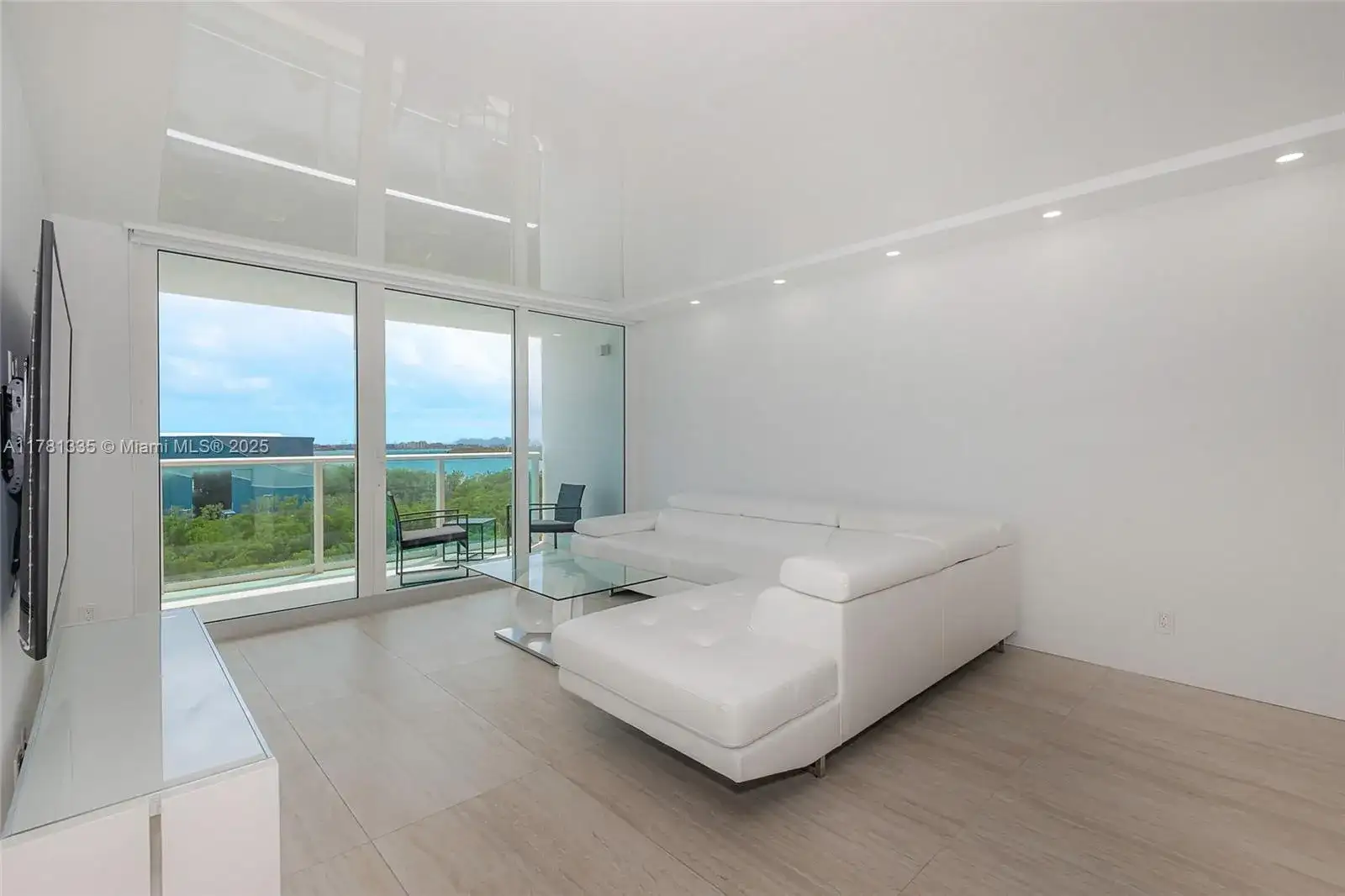 100 Bayview Dr # 825, Sunny Isles Beach FL 33160 photo 4