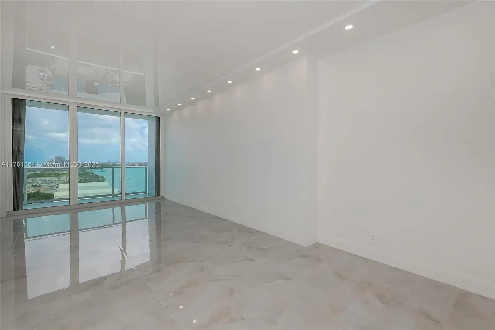 100 Bayview Dr, Sunny Isles Beach FL 33160 photo 2