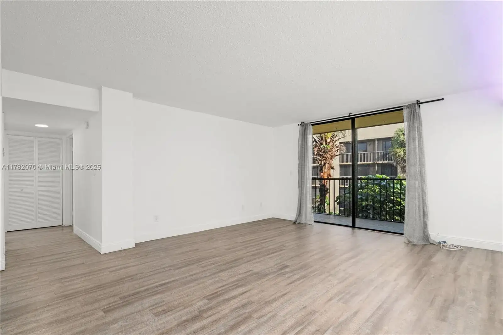8625 NW 8th St # 2, Miami FL 33126 photo 5