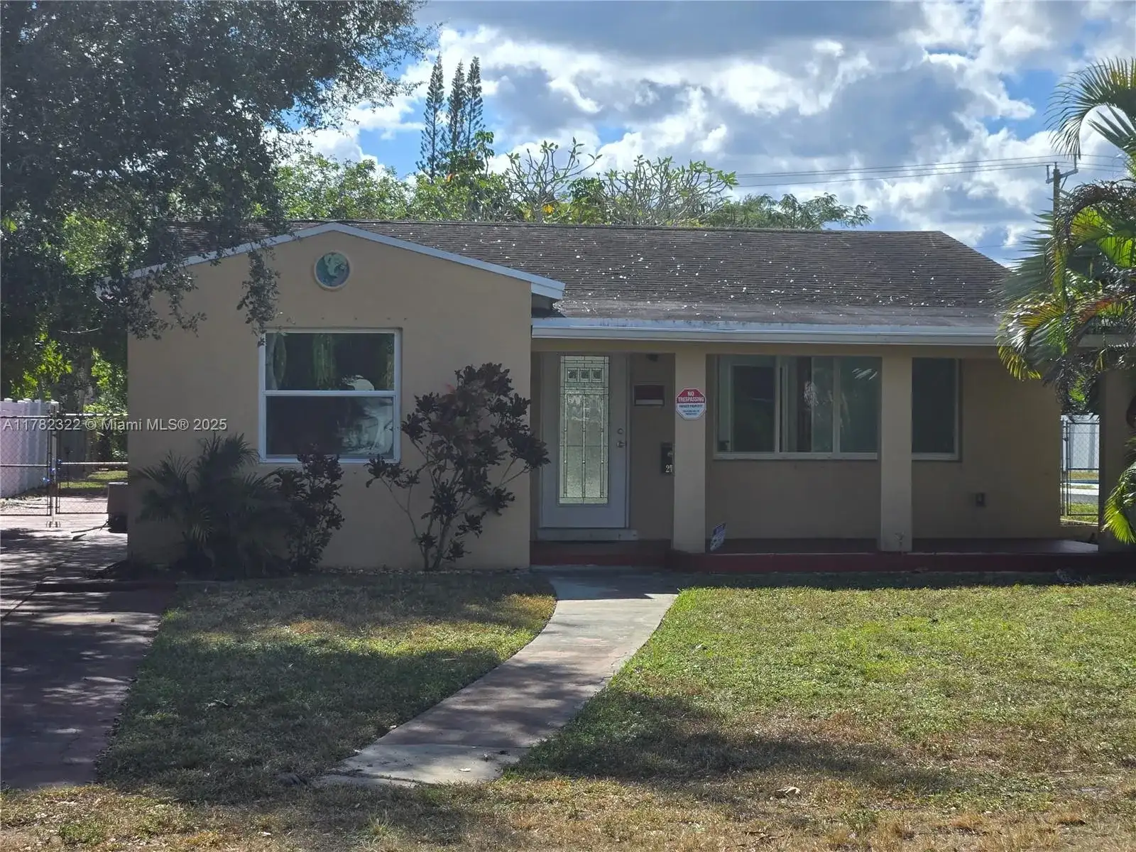 2722 Pierce St, Hollywood FL 33020 photo 2
