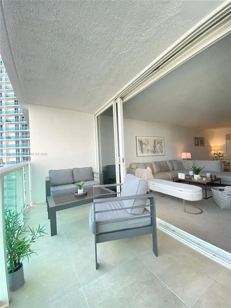 100 Bayview Dr # 906, Sunny Isles Beach FL 33160 photo 3