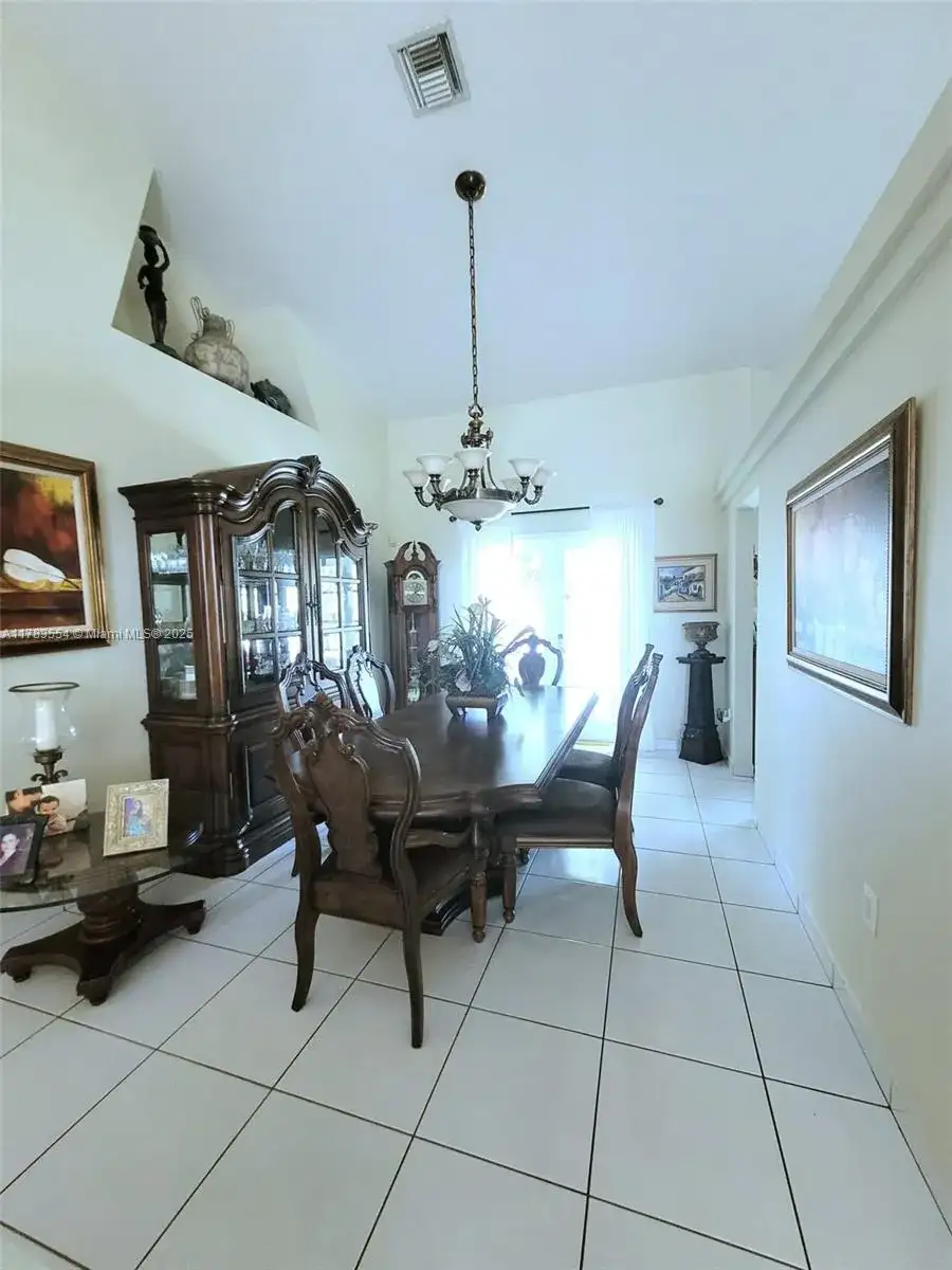 14246 SW 21st Ter, Miami FL 33175 photo 4