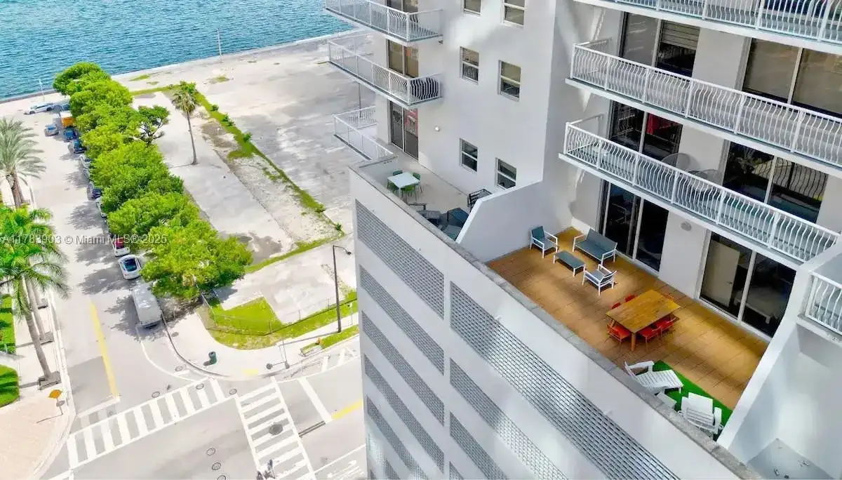 1200 Brickell Bay Dr # 1404, Miami FL 33131 photo 2