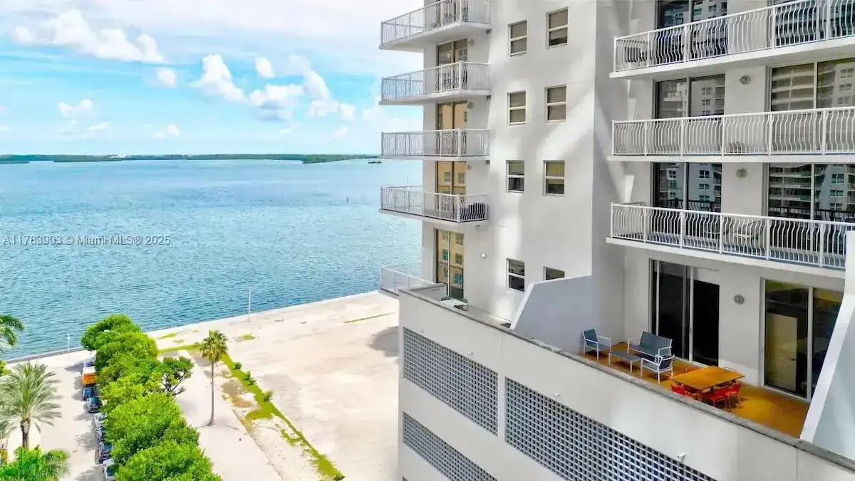 1200 Brickell Bay Dr # 1404, Miami FL 33131 photo 4