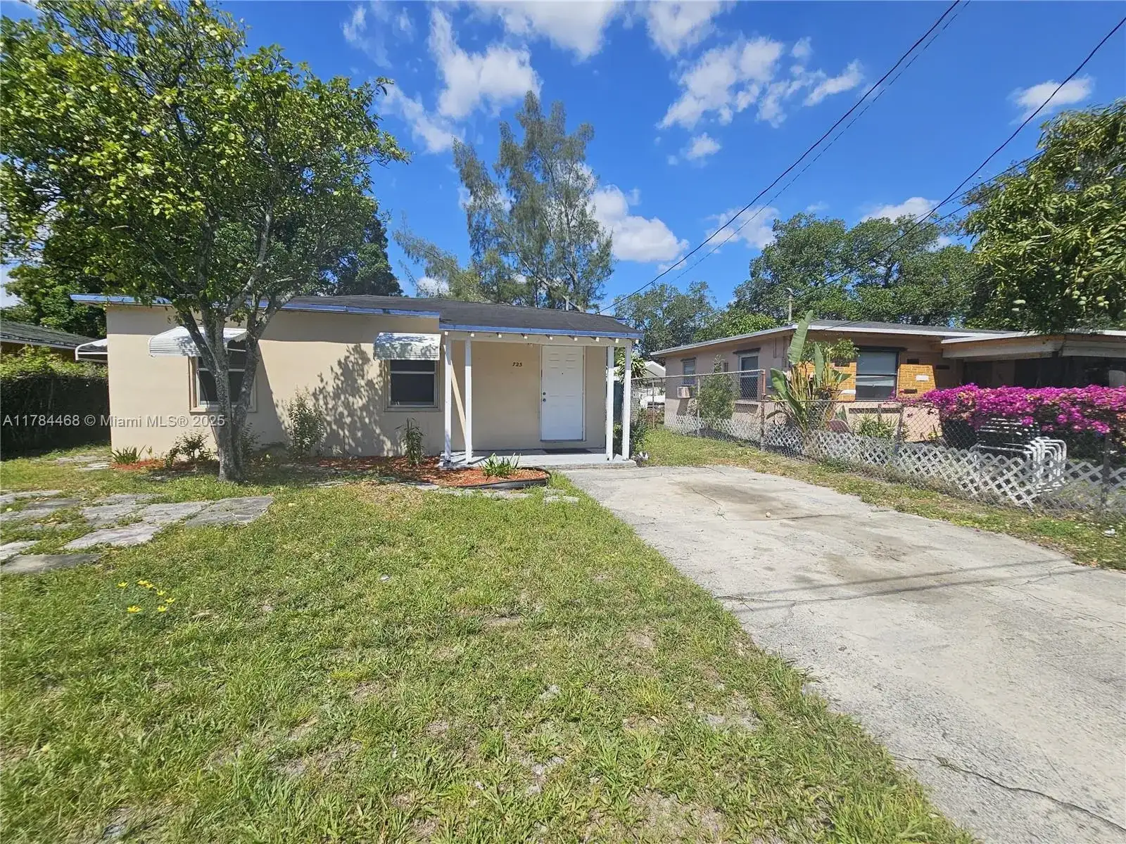 723 NW 15th Way, Fort Lauderdale FL 33311 photo 2