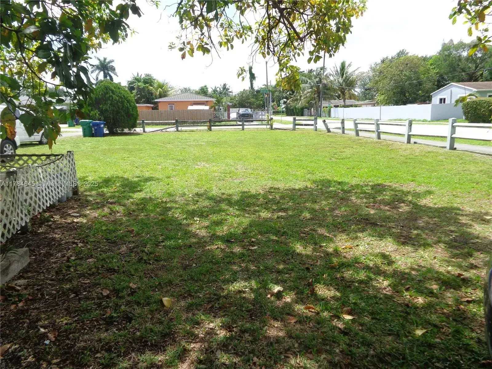 1385 NW 100th St, Miami FL 33147 photo 2