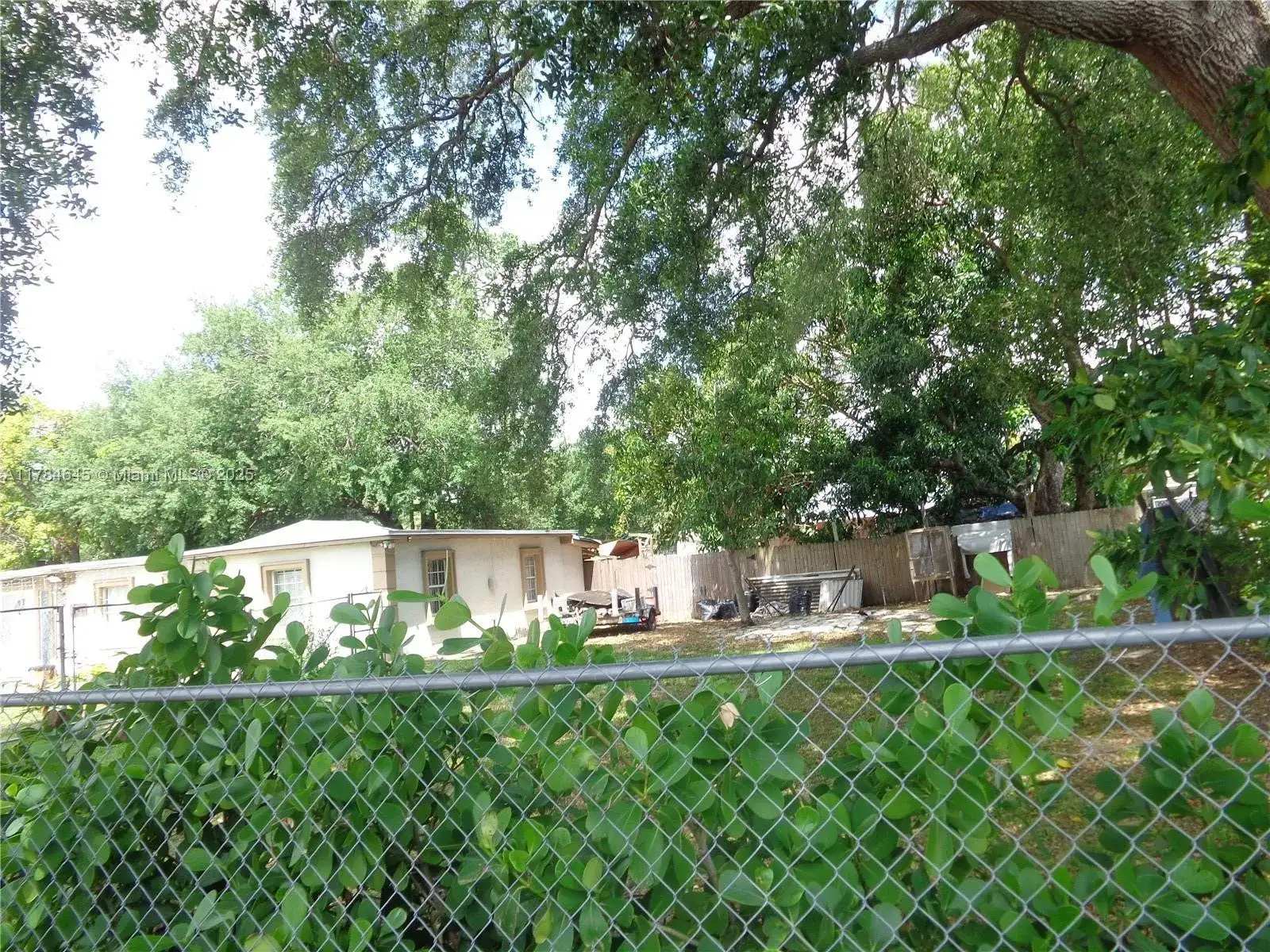 1385 NW 100th St, Miami FL 33147 photo 3