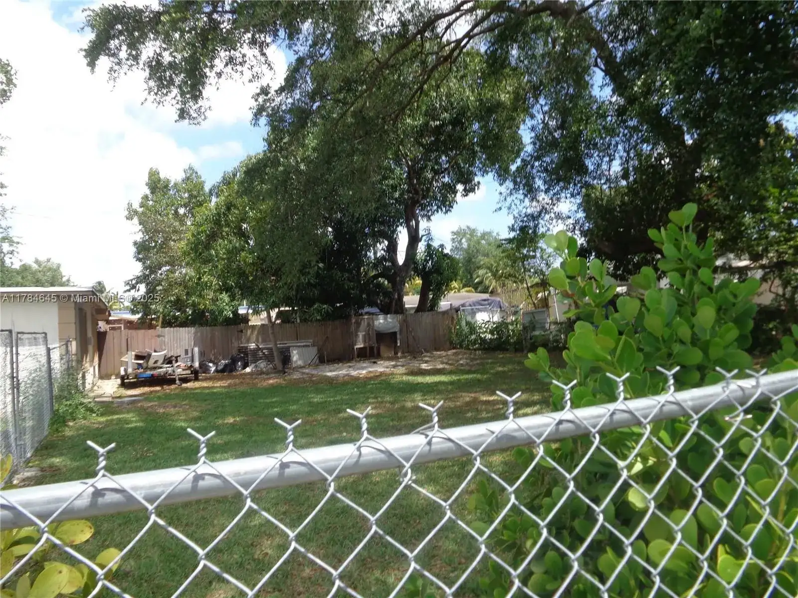 1385 NW 100th St, Miami FL 33147 photo 4