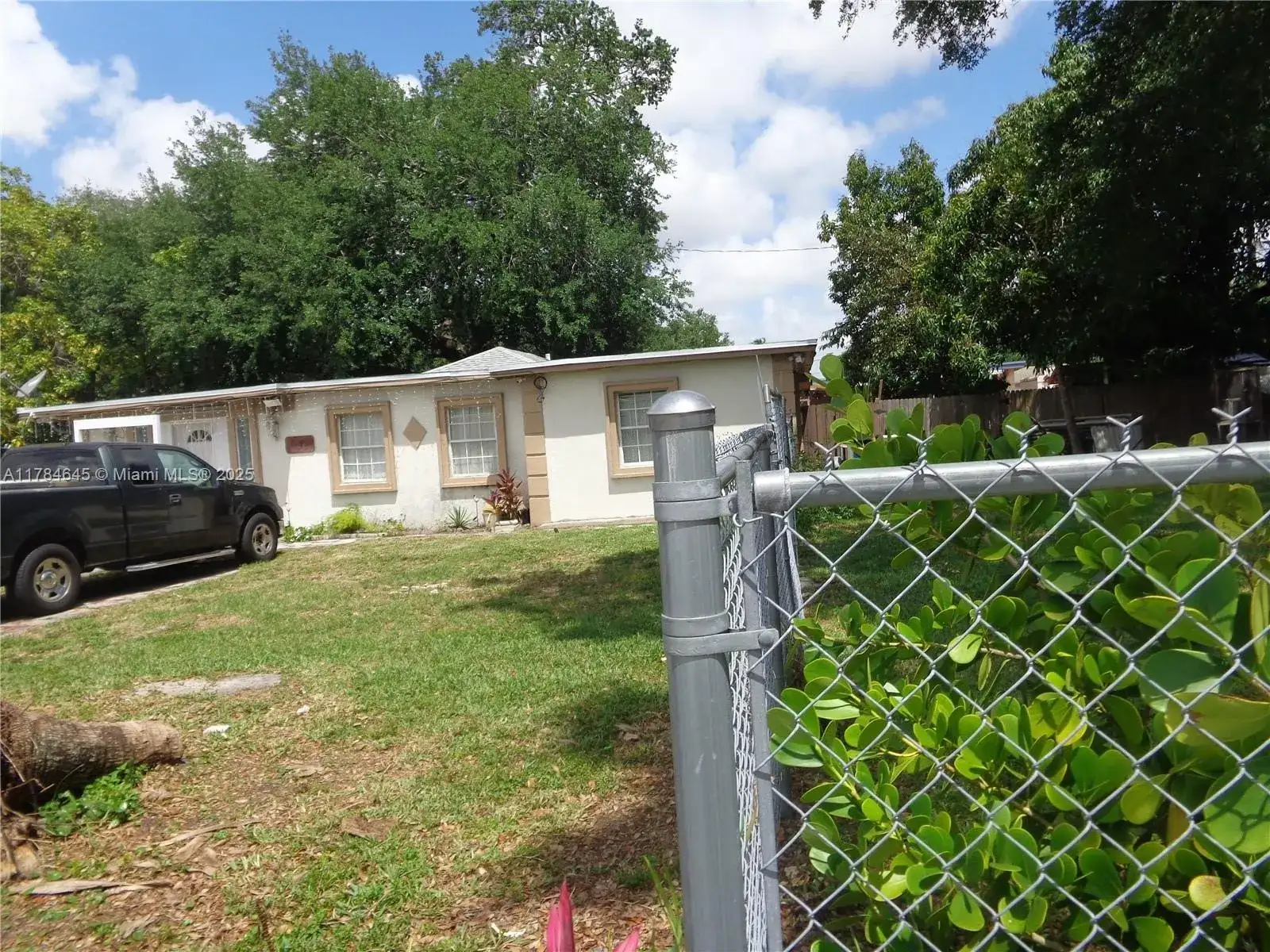 1385 NW 100th St, Miami FL 33147 photo 5