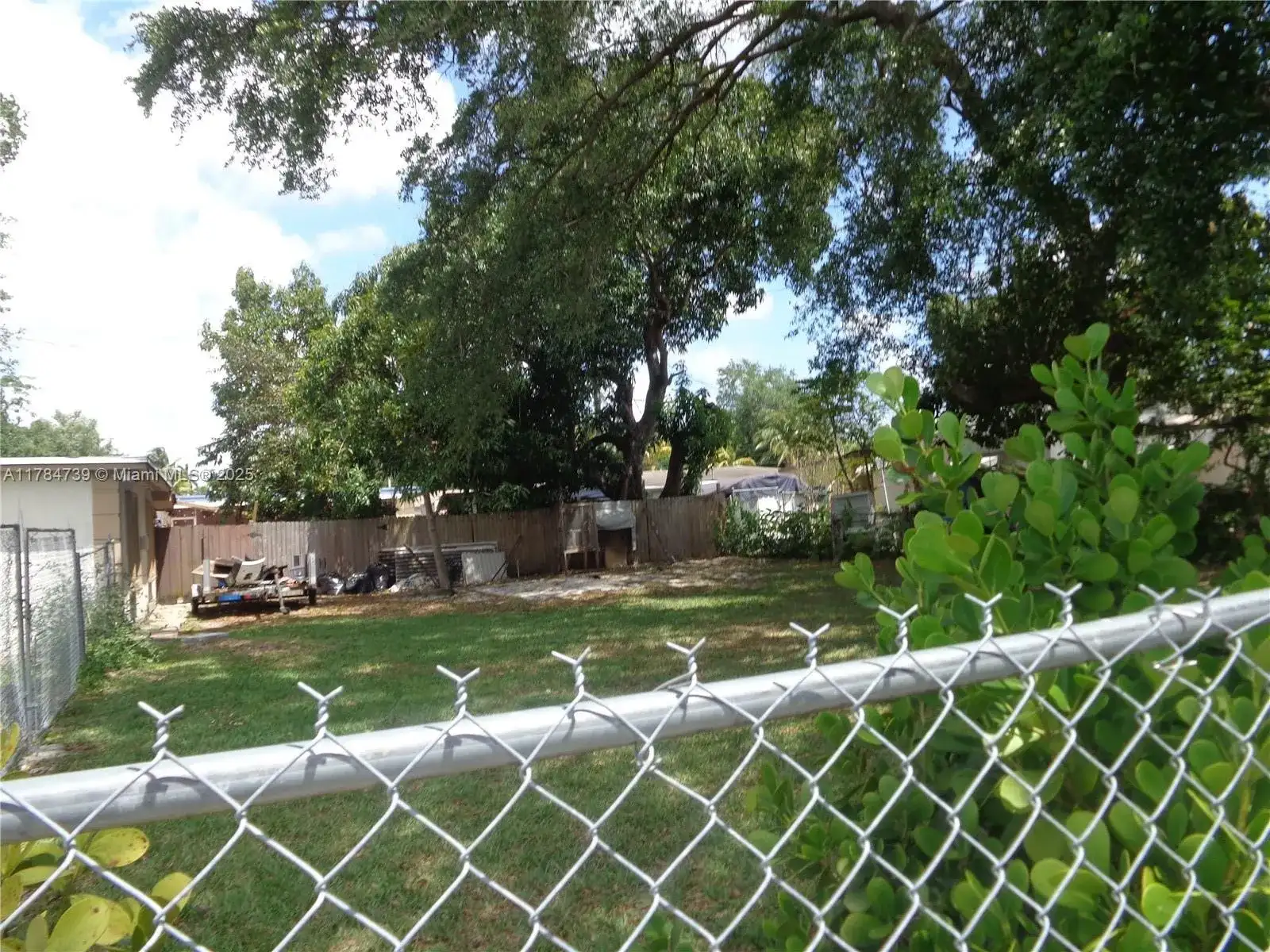 1385 NW 100th St, Miami FL 33147 photo 5