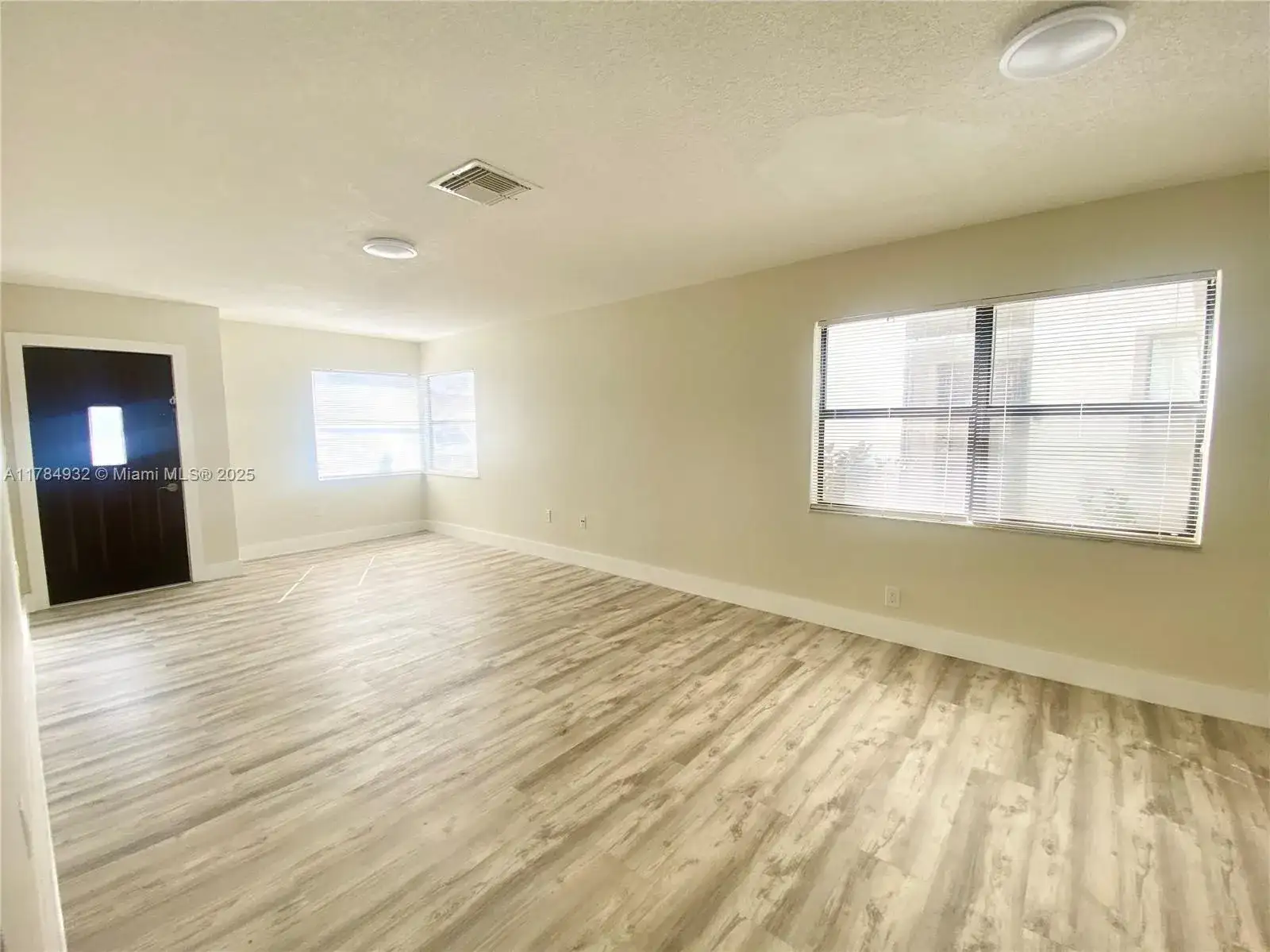 2593 W 60th Pl # 7, Hialeah FL 33016 photo 2