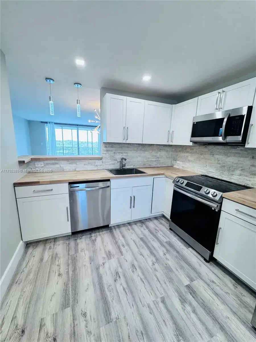 1750 NE 191st St # 4, Miami FL 33179 photo 2
