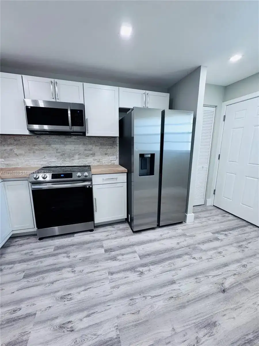 1750 NE 191st St # 4, Miami FL 33179 photo 3