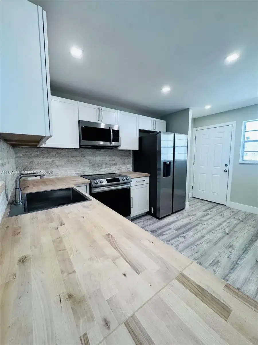 1750 NE 191st St # 4, Miami FL 33179 photo 4