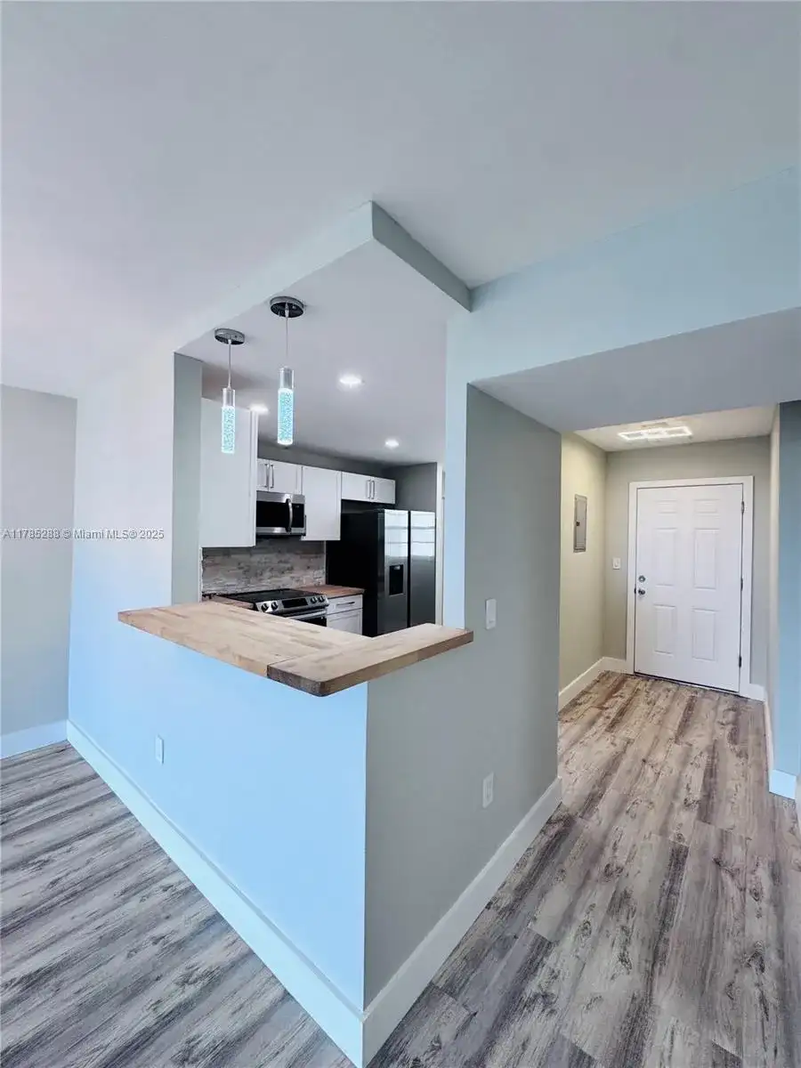 1750 NE 191st St # 4, Miami FL 33179 photo 5