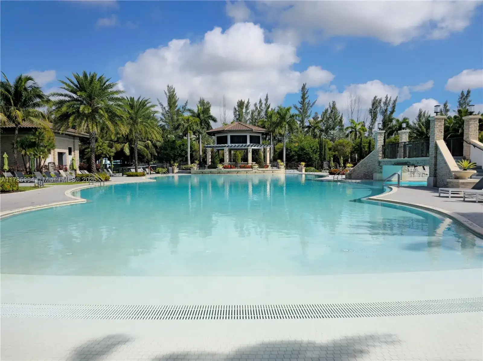10075 NW 86th Ter, Doral FL 33178 photo 2