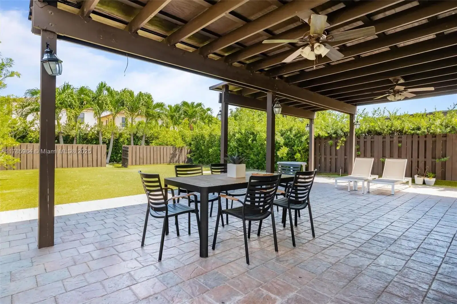 10075 NW 86th Ter, Doral FL 33178 photo 3