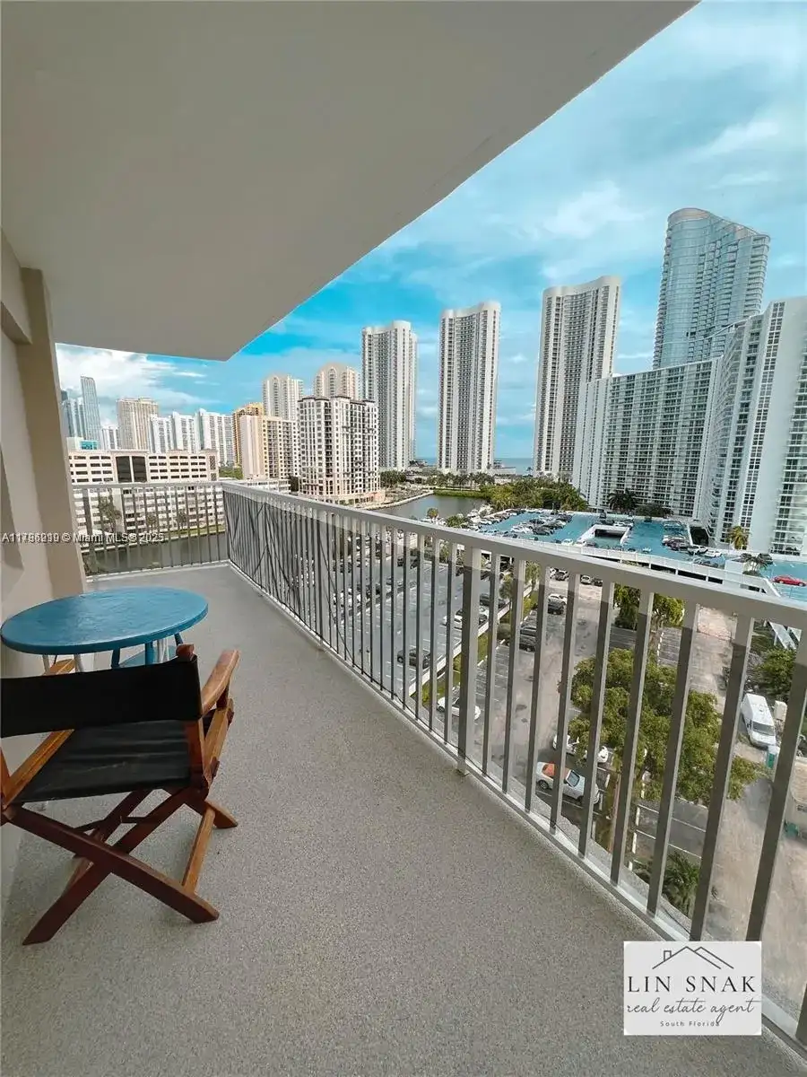 300 Bayview Dr # 915, Sunny Isles Beach FL 33160 photo 3