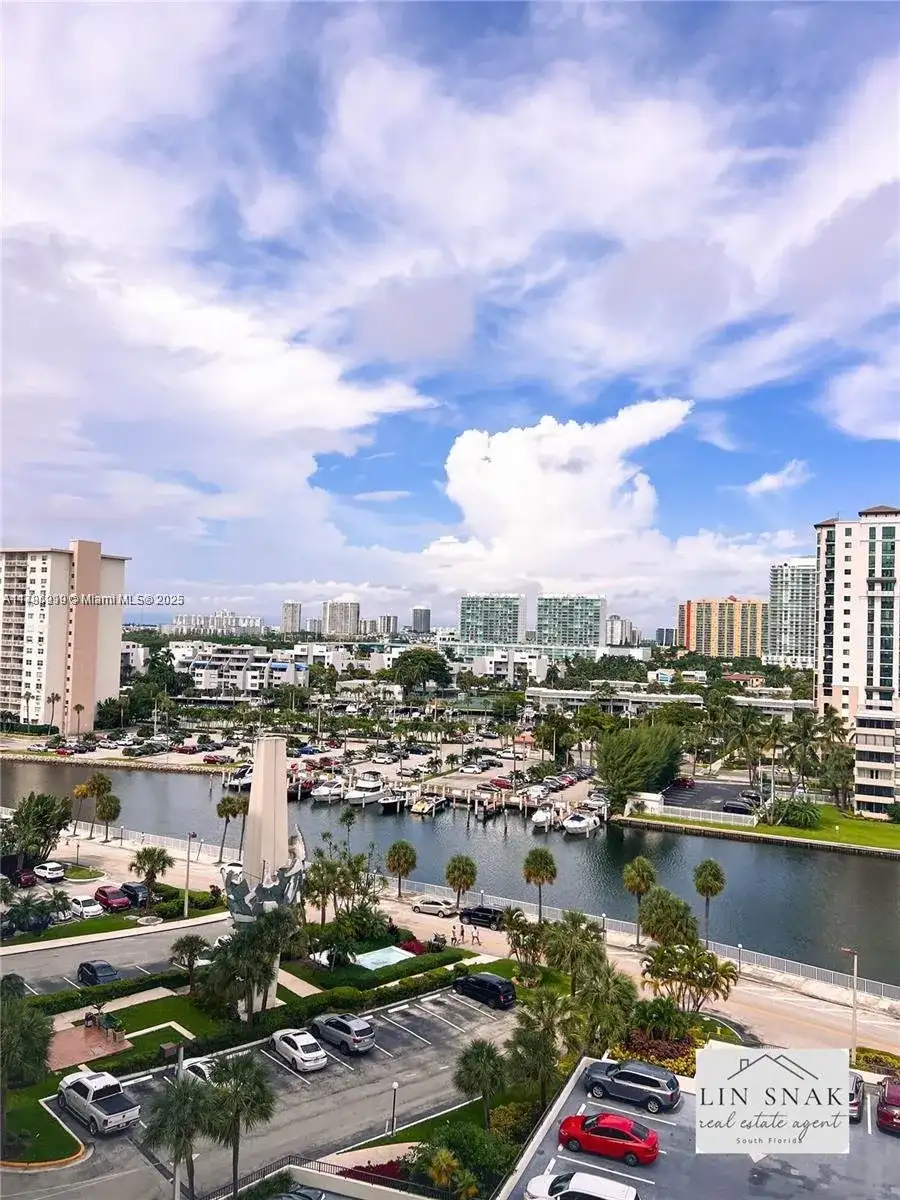 300 Bayview Dr # 915, Sunny Isles Beach FL 33160 photo 4