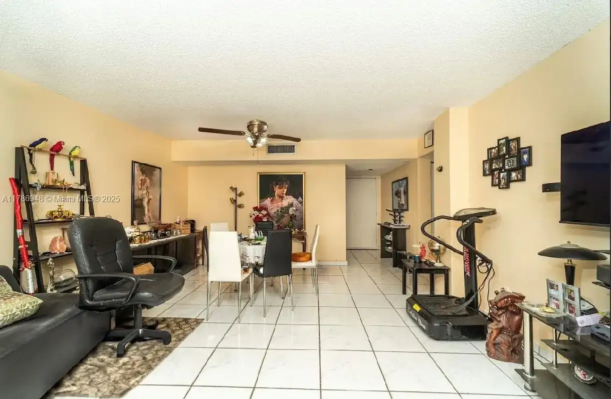 8635 NW 8th St # 101, Miami FL 33126 photo 2