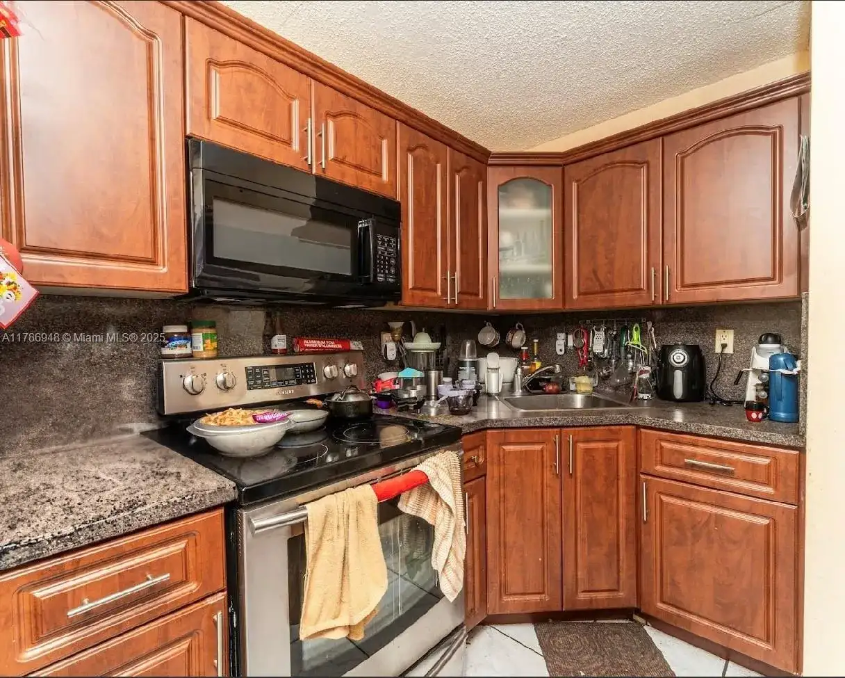 8635 NW 8th St # 101, Miami FL 33126 photo 5