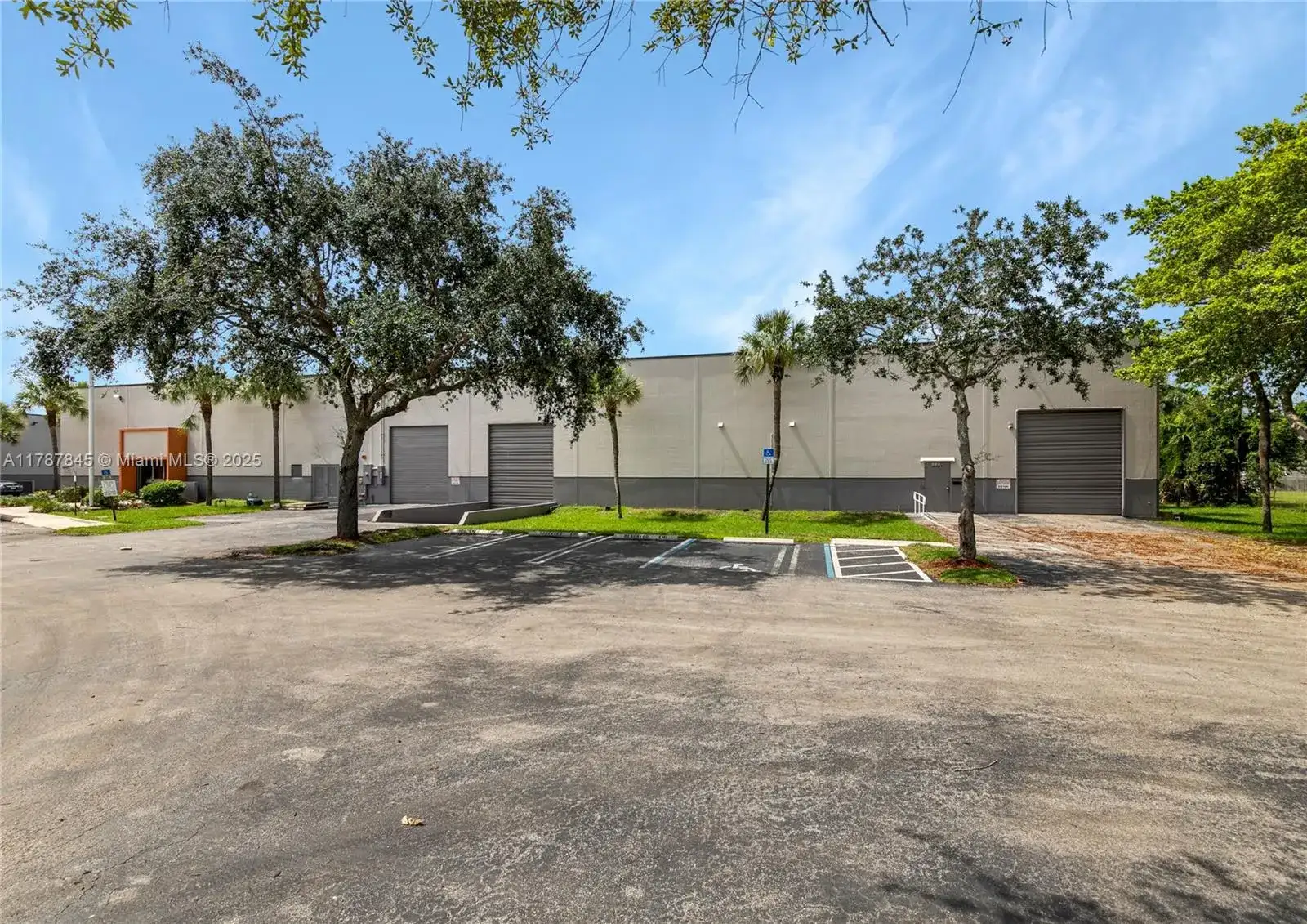14501 NW 60th Ave, Miami Lakes FL 33014 photo 2