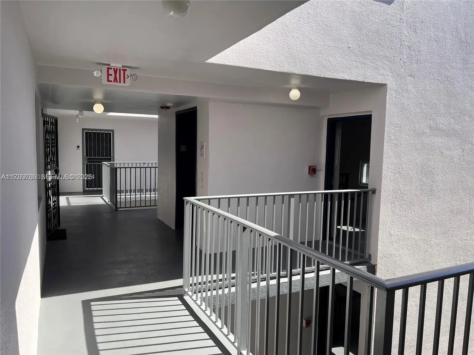 546 SW 1st St # 611, Miami FL 33130 photo 2