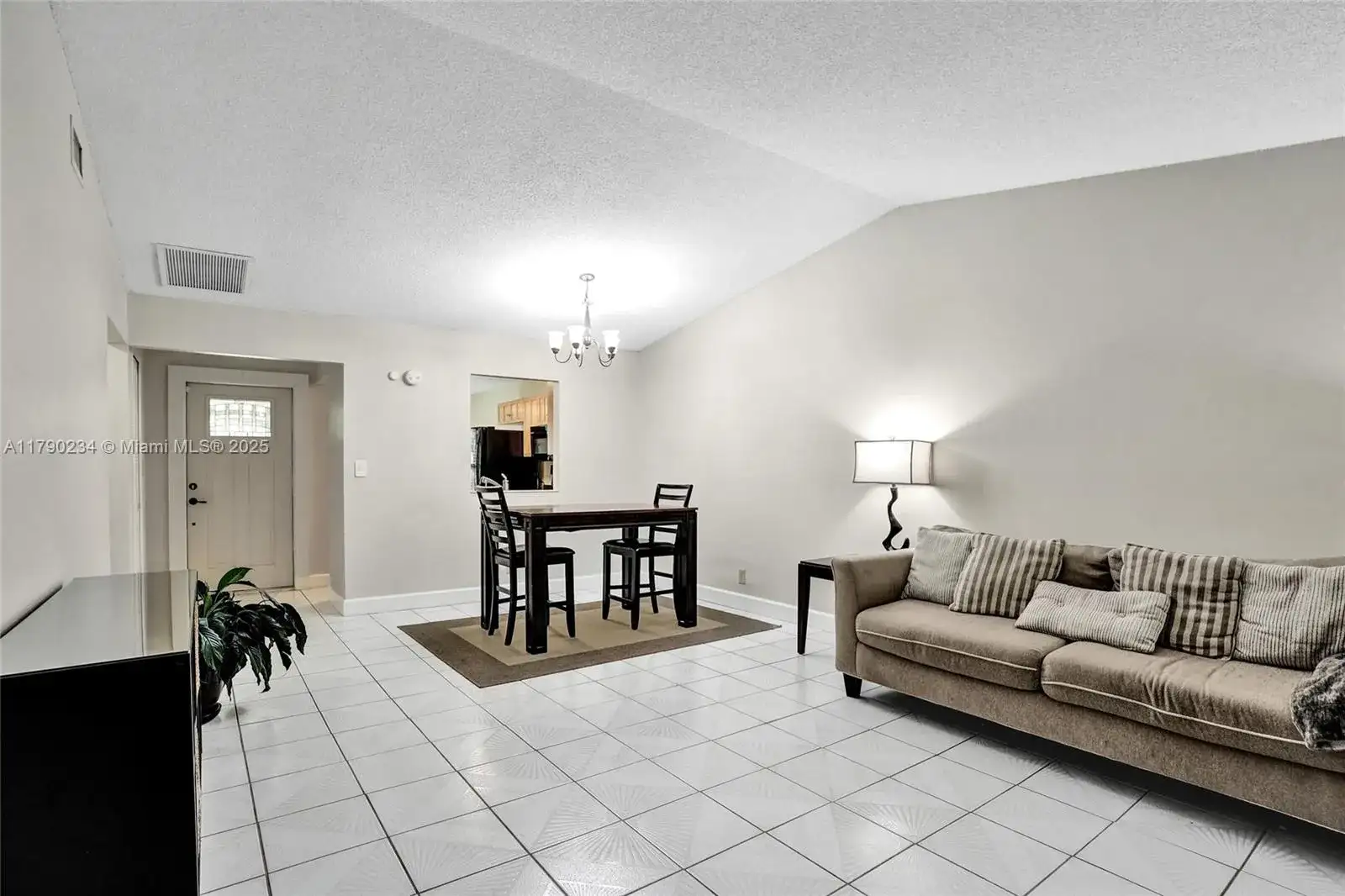 6179 Pine Tree Ln, Tamarac FL 33319 photo 3