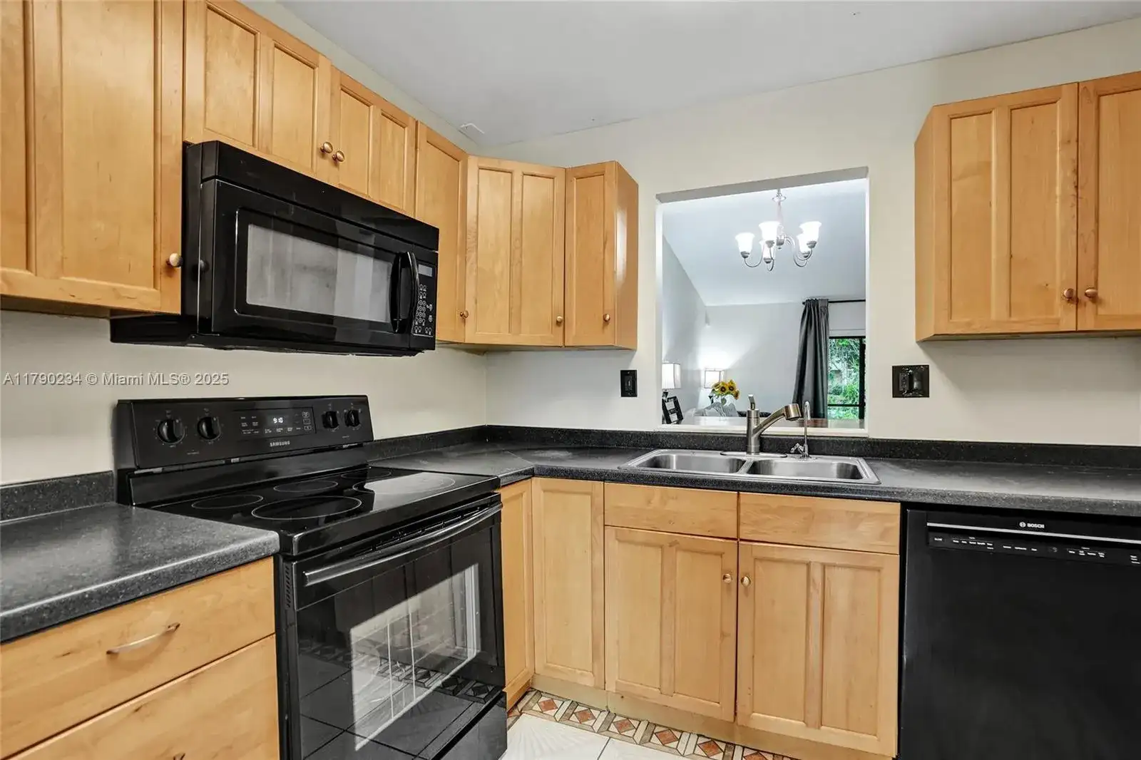 6179 Pine Tree Ln, Tamarac FL 33319 photo 4